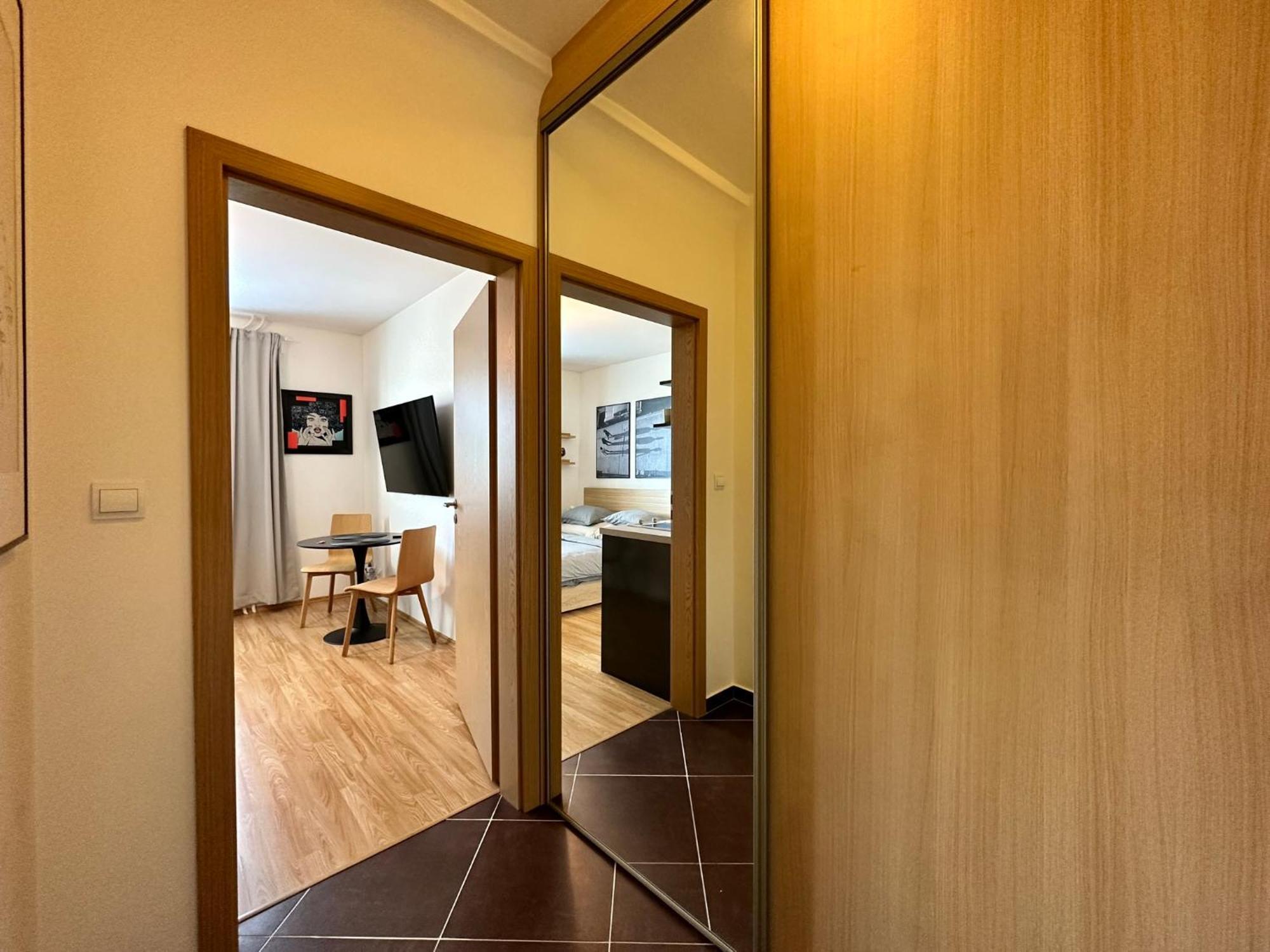 Cozy Studio Apartment In The Wider Center Братислава Экстерьер фото